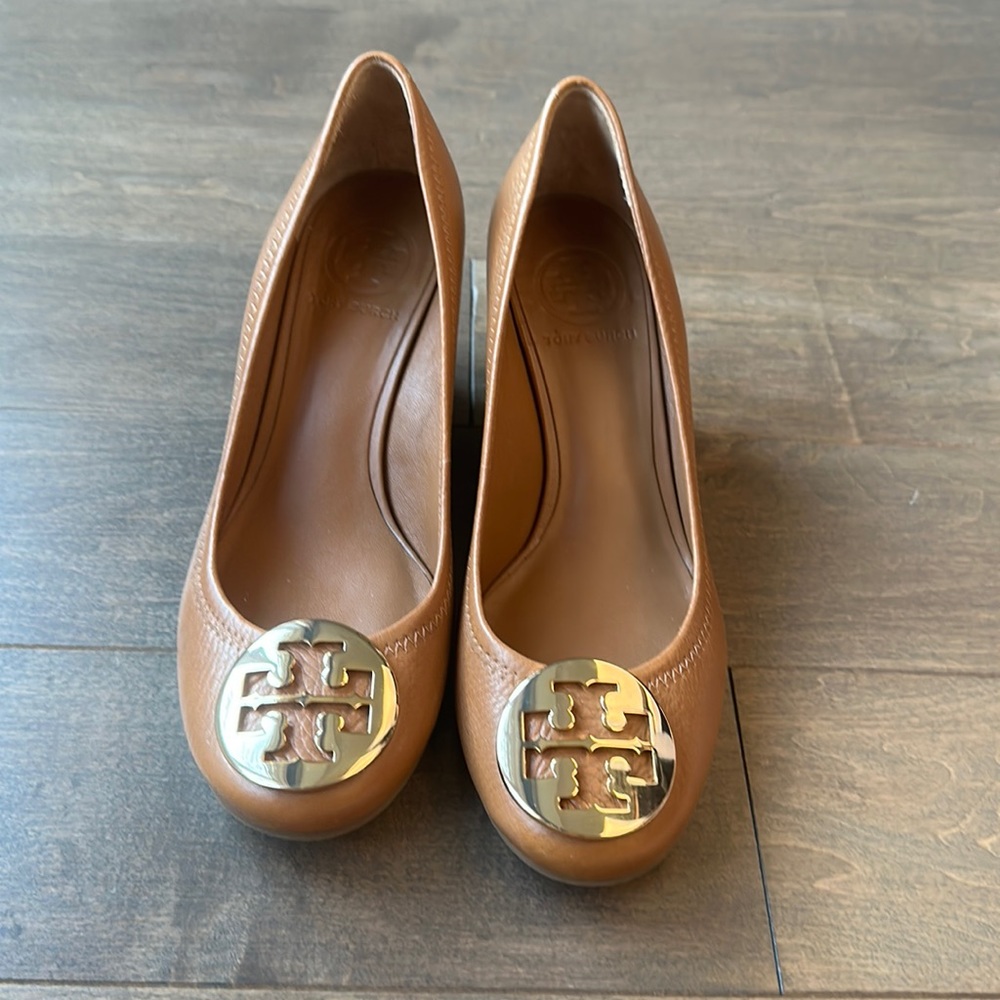 Tory Burch - Chelsea 65mm WedgeTan - Size 6.5 look like new doesn’t fit anymore